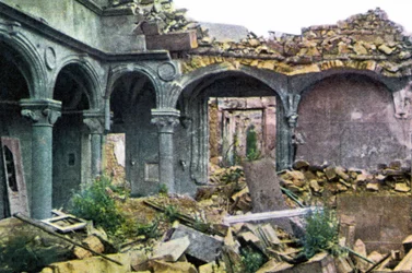 Die stark beschädigte Princerie, Verdun, September 1916